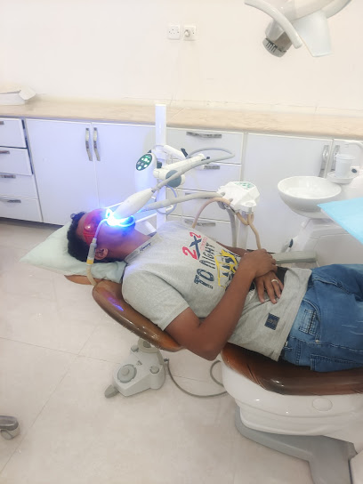 مجمع عيادات "تاج آزال" لطب الأسنان - Saudi Arabia|Abu Arish 84717|الربيع، النهضة،