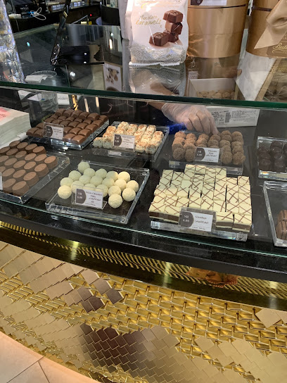 مقهى شوكولاتة الخدم - Riyadh 13455
